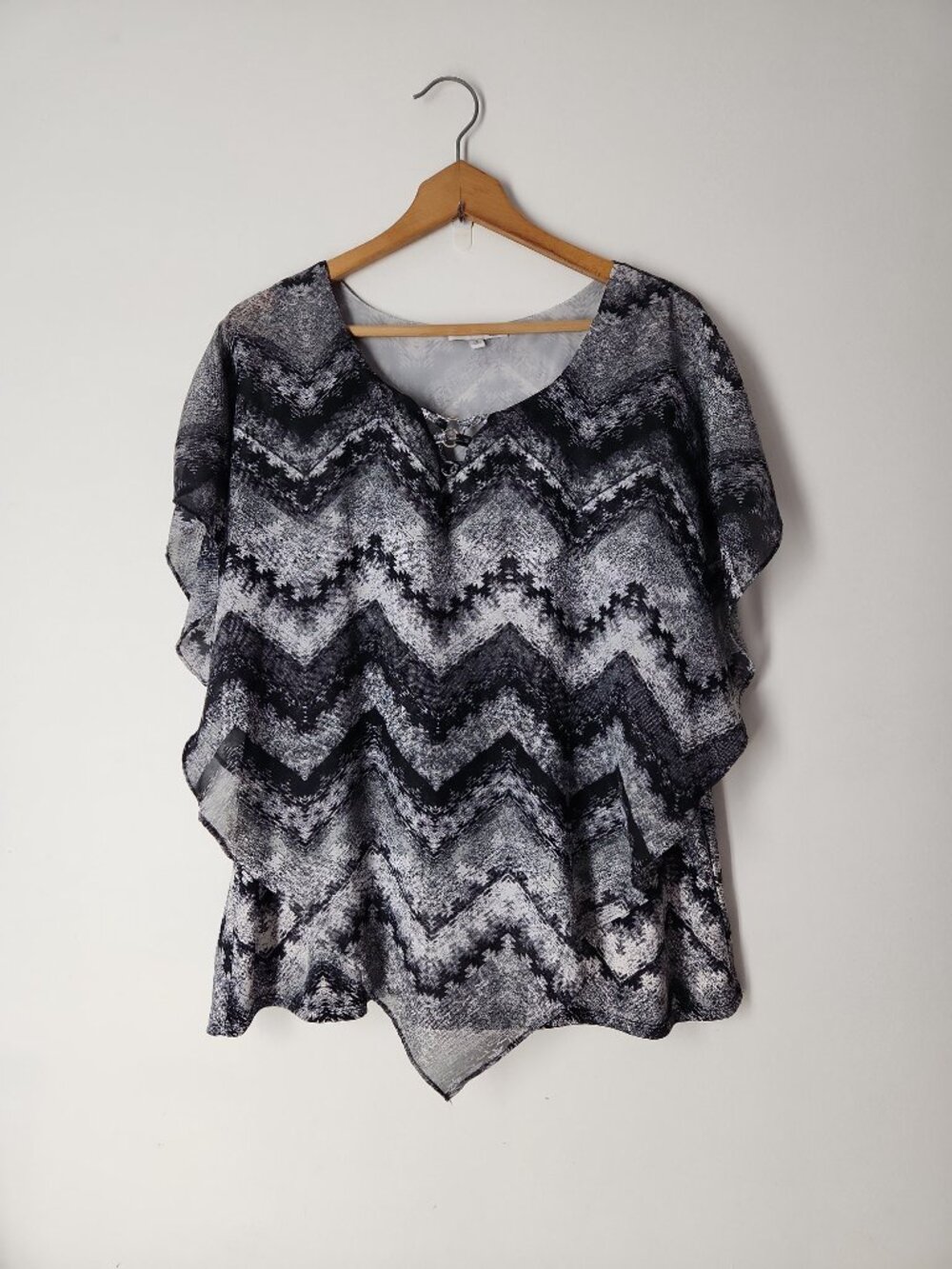 Notations woman 1X black gray chevron chiffon shark-bite overlay blouse top
